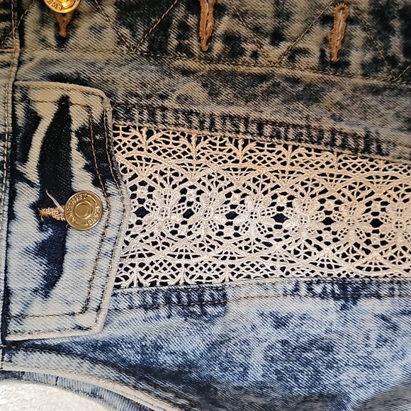 Amethyst Jeans Blue Denim Vest. Size Large. - Picture 4 of 6